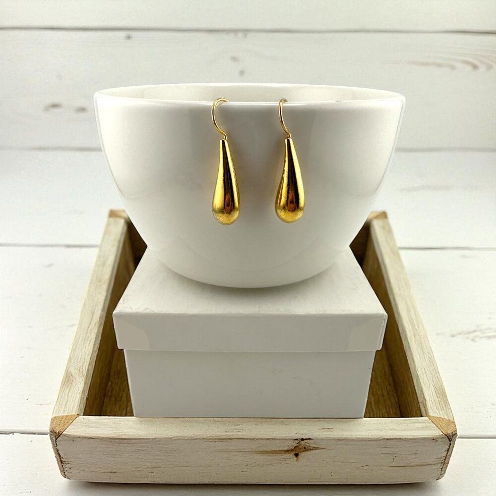 Curved Waterdrop Earrings Gold Plated